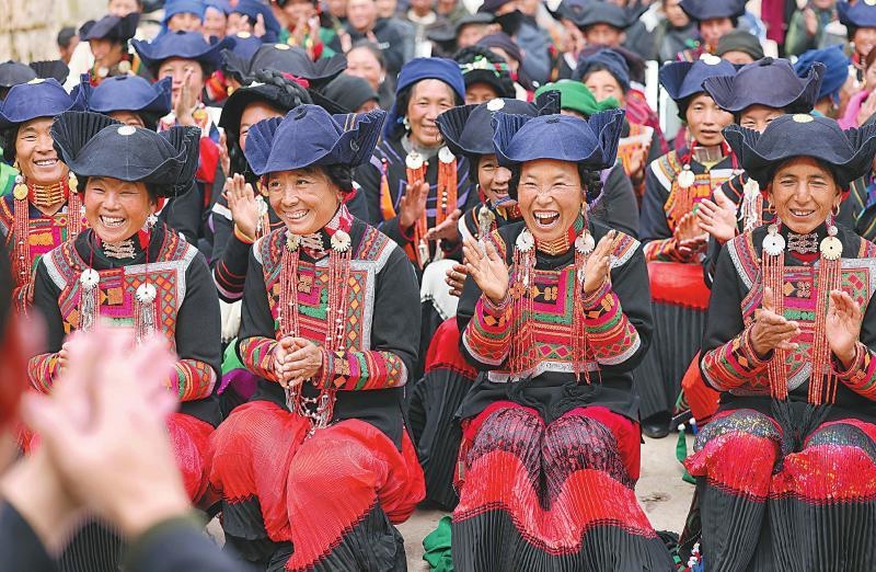 四川省代表團代表熱議黨的二十大報告：“兩個確立”是創(chuàng)造新時代偉大成就的根本所在 第 1 張