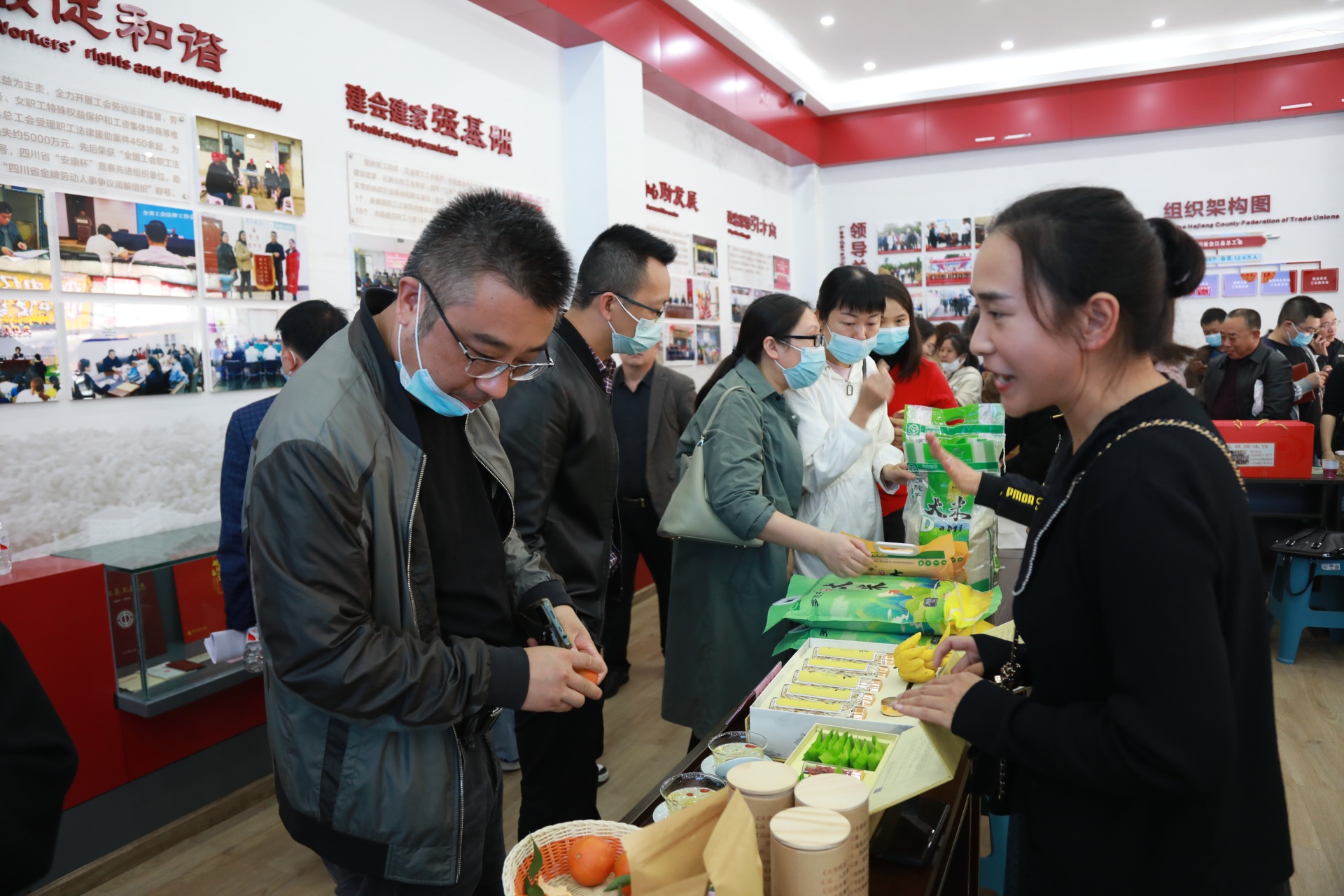 合江縣總工會開展“普惠助農(nóng)促消費”展銷活動 第 2 張