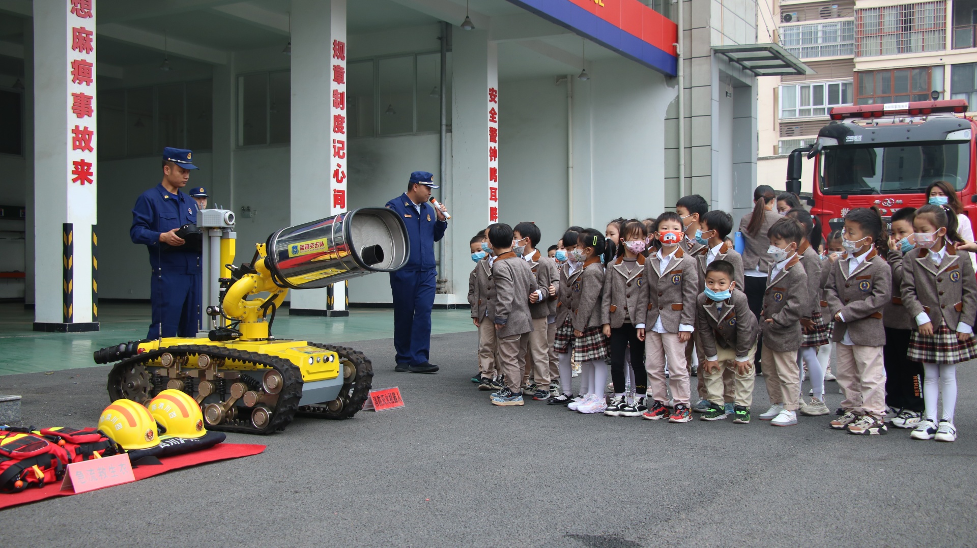 合江縣消防救援大隊與自強幼兒園聯(lián)合舉辦消防體驗活動 第 3 張