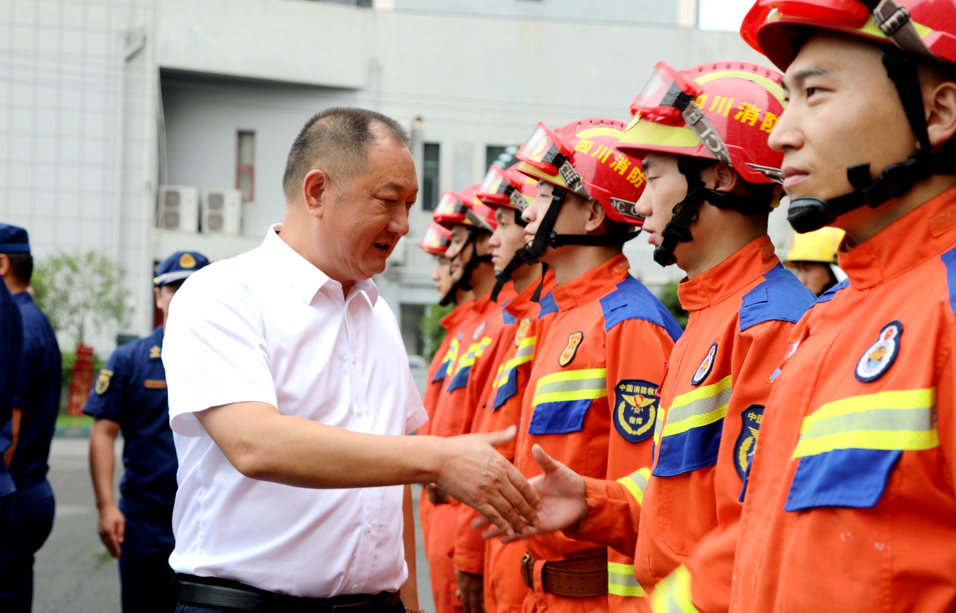 合江縣領導走訪慰問消防救援大隊隊員,、人武部官兵 第 2 張