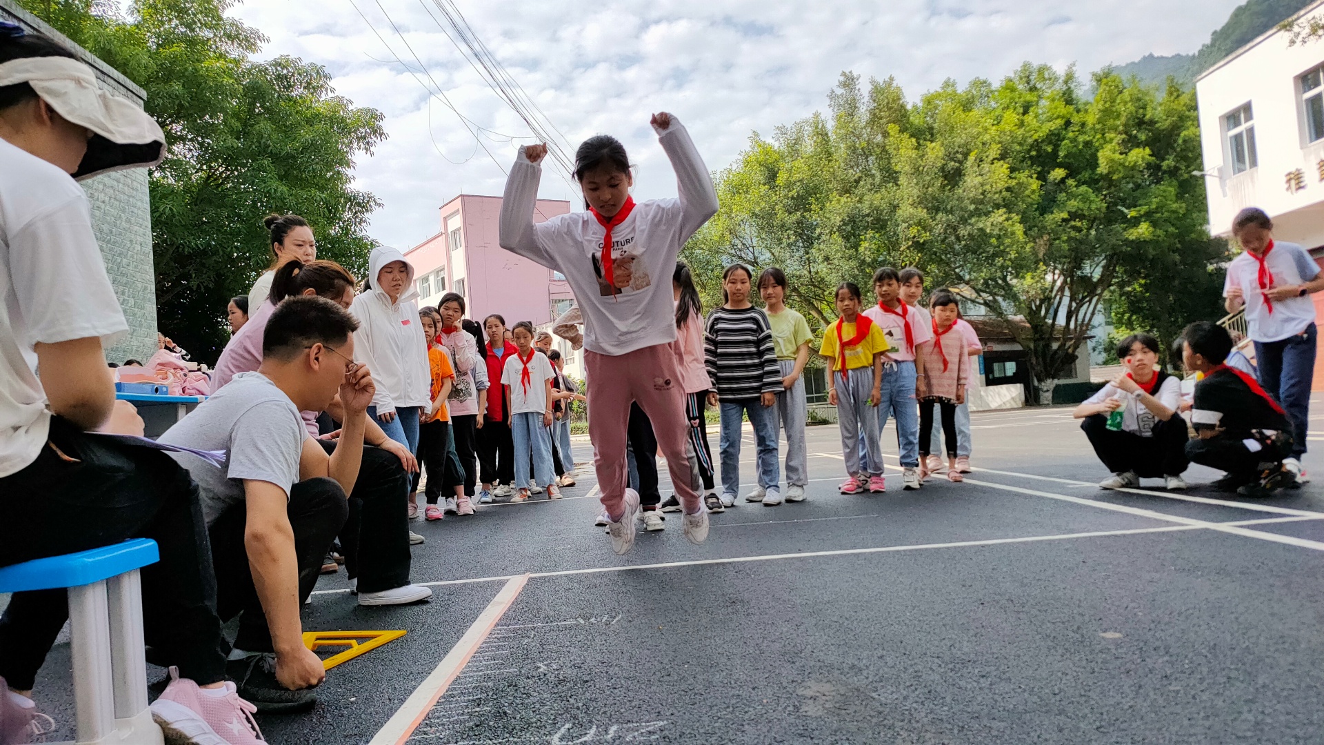 合江縣先灘鎮(zhèn)中心小學校開展“青春活力,、渲染夢想”春季運動會 第 5 張