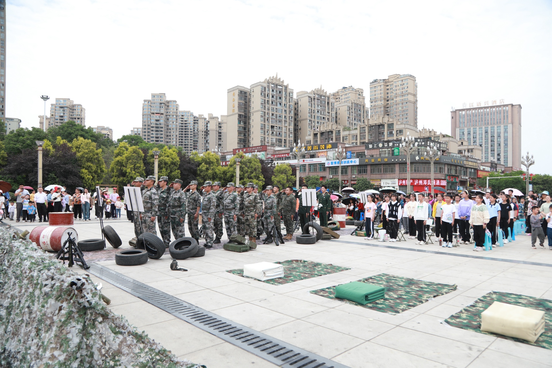 合江：退役老兵開(kāi)展“愛(ài)我中華 致敬迷彩”愛(ài)國(guó)擁軍活動(dòng) 第 1 張