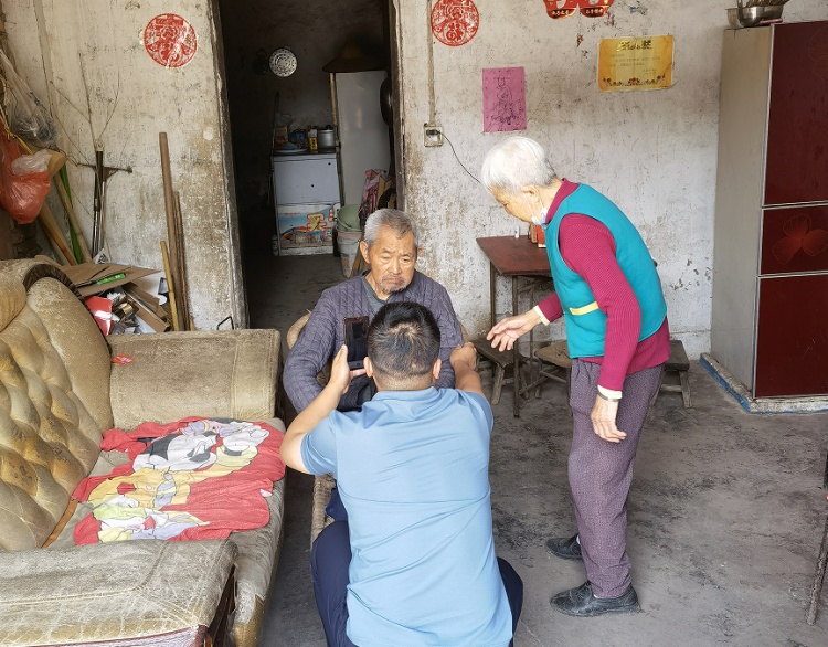 【民心守護(hù)】合江縣法王寺鎮(zhèn)開展“一站式”優(yōu)待證辦理，開通服務(wù)“最后一公里” 第 2 張